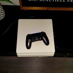 White Slim PS4